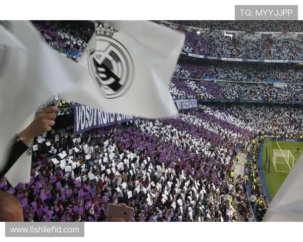 伯纳乌外球迷唱法西斯行纳粹礼